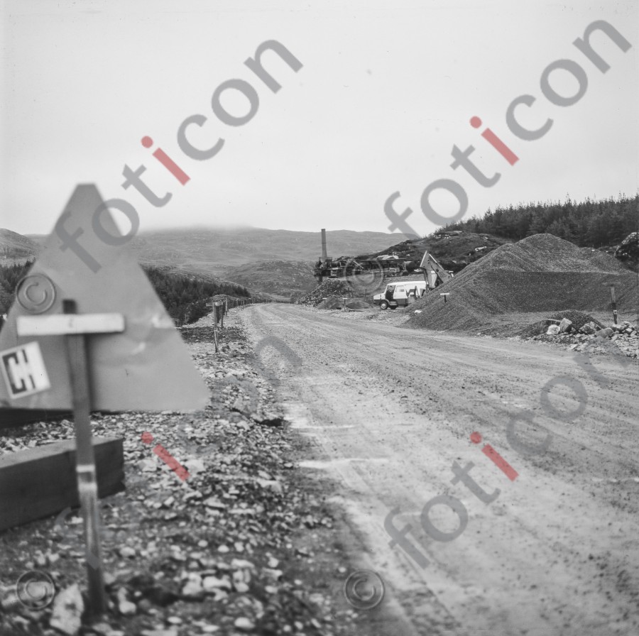 Straßenbau | Road construction - Foto foticon-hofmann-001-006-sw.jpg | foticon.de - Bilddatenbank für Motive aus Geschichte und Kultur